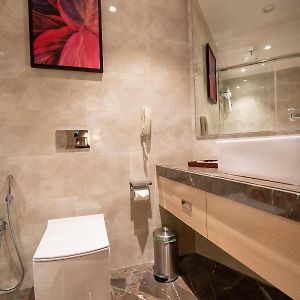 Junior Suite Bathtub